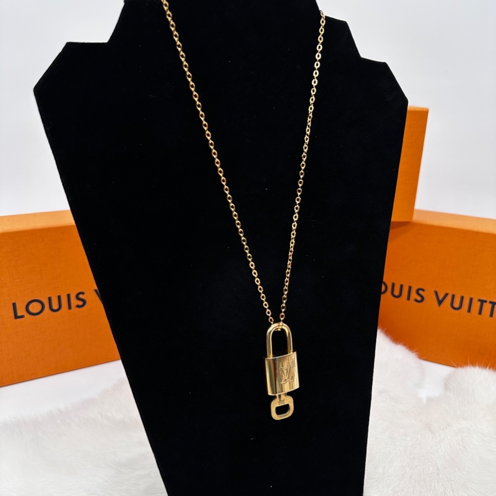 LOUIS VUITTON LV Lock and Key Set NECKLACE With New 18" Cable Chain